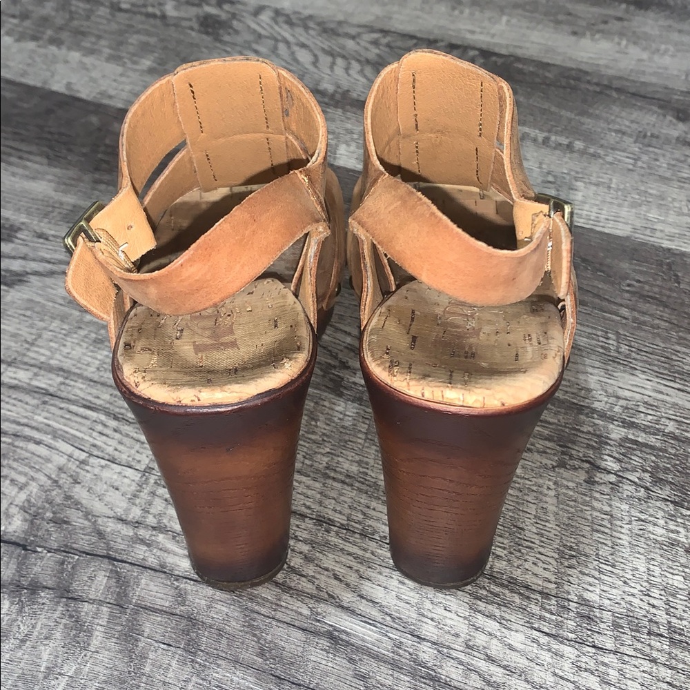 Korks Heels - Women’s size 6 - Picture 3 of 9